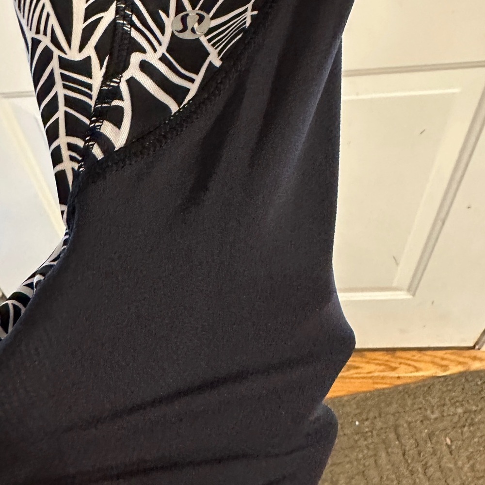 Lululemon Run a Marathon Crop II Pretty Palm Black Angel Wing Leggings Size 6 - Picture 7 of 16